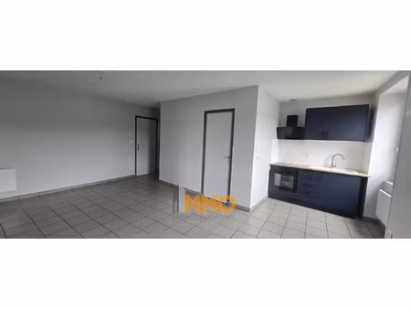 joli t3  plein centre de l'arbresle refait à neuf.