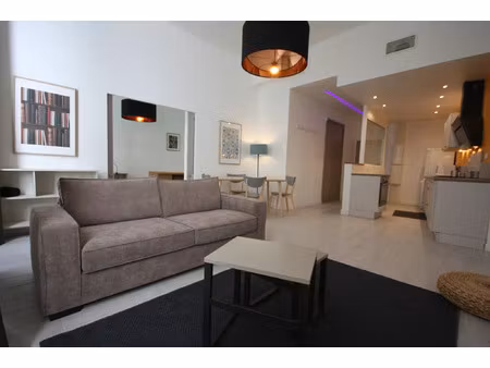 location appartement 3 pièces 69 m² à marseille 1 (13001)