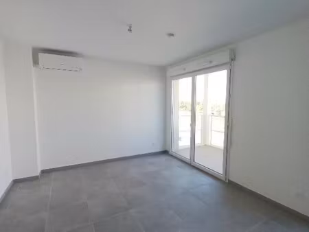 t1 neuf avec balcon et parking à monteux