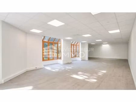 location bureaux 141 m²