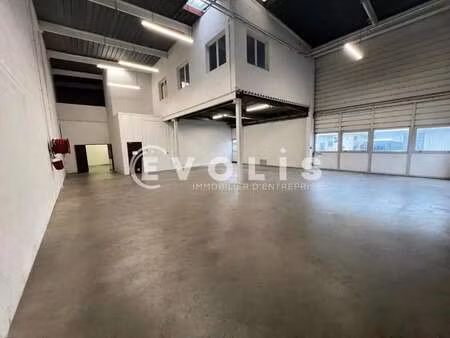 location entrepôt 368 m² à 818 m²