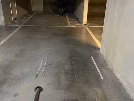 double emplacement de parking couvert à louer schaerbeek