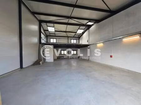 location local d'activités 208 m²