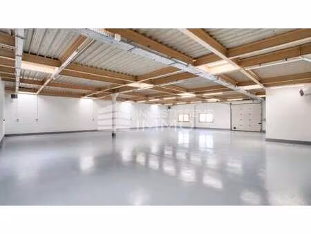 location local d'activités 763 m²