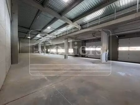 location local d'activités 312 m²