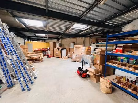location local d'activités 200 m²