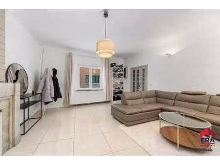 spacieuse maison avec 3 à 5 chambres  garage et jardin