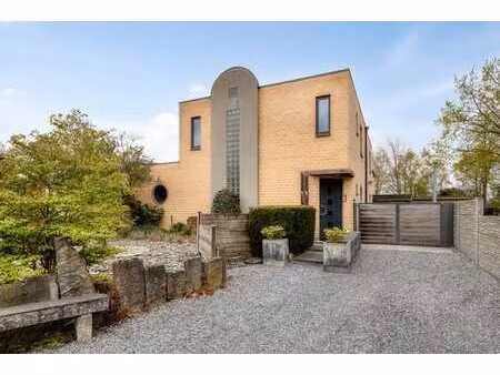 maison spacieuse et économe en énergie de 4 chambres à kurin