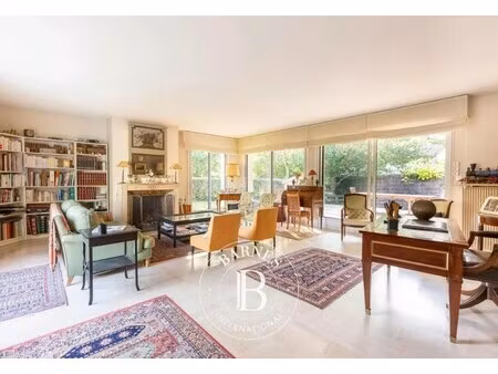 maison de luxe à vendre dans le quartier grandchamp