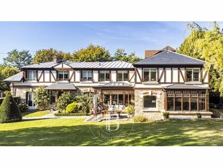 maison de luxe à vendre dans le quartier ibis