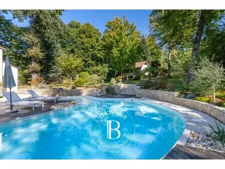 maison de luxe à vendre dans le quartier le village