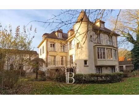 maison de luxe à vendre à poigny-la-forêt