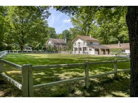 maison de luxe à vendre à poigny-la-forêt