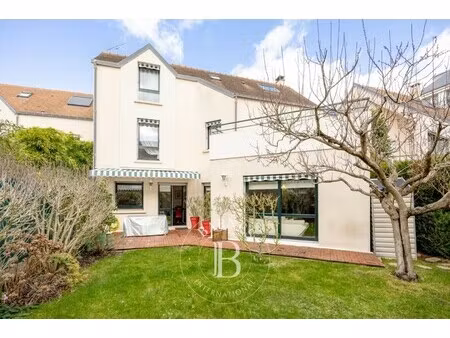 maison de luxe à vendre dans le quartier place louis xiv