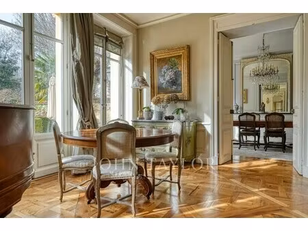 hôtel particulier à vendre dans le quartier notre dame