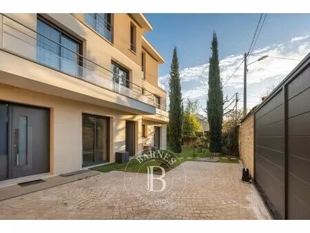 villa de luxe à vendre dans le quartier gare