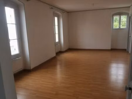 t3 doué centre 67m2