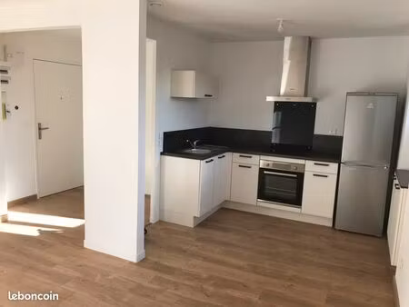 appartement t2 (46m2) avec terrain commun (2200m2)
