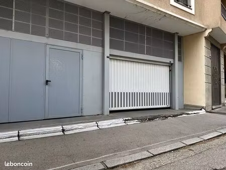parking/box 14 m² lyon 7ème