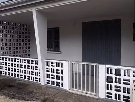 à louer local commercial situé au bourg du lamentin