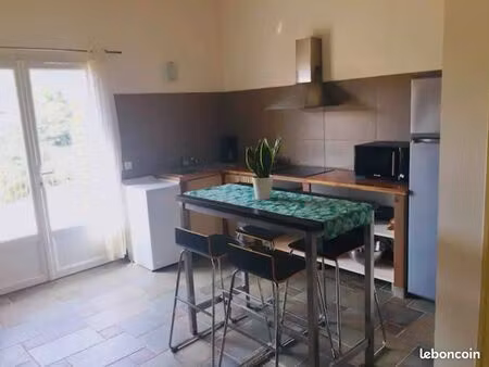 location t2 année scolaire - charges comprises