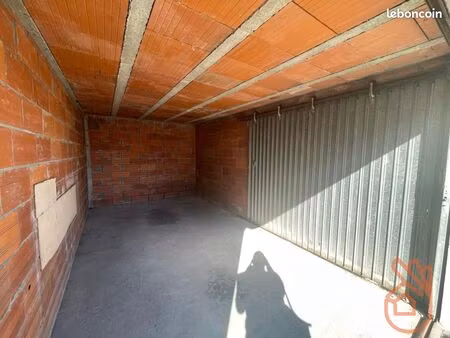 parking/box 1 pièce 12 m²
