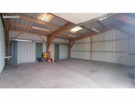 local 90m2 proche voie express