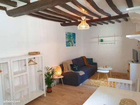 studio meublé - plain-pied - place du marché