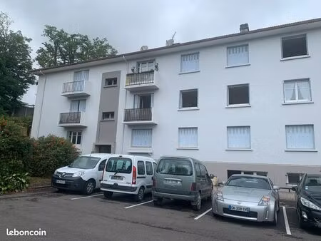 appartement t4 1er etage entierement renove dans residence calme avec parc et parking