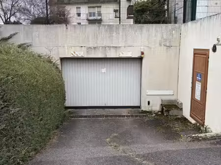 parking à nemours (77140)