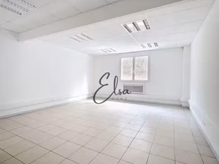 murs commerciaux à musièges (74270)