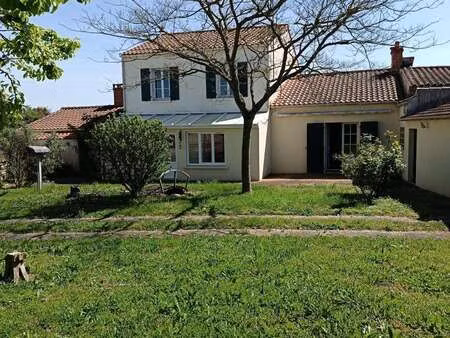 vente maison à saint-michel-en-l'herm (85580) : à vendre / 140m² saint-michel-en-l'herm