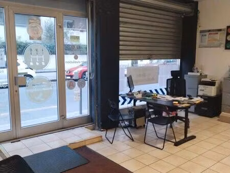 local commercial 61 m²