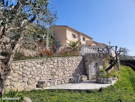villa 8 pièces 200 m²