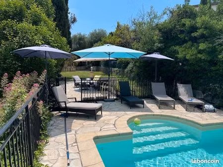 villa 5 pièces avec piscine