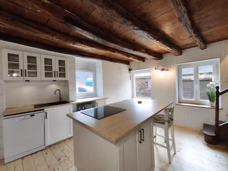 maison en pierre avec terrasse