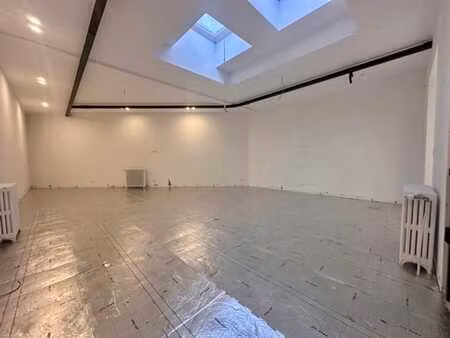 espace bureau +grand stockage très bien situé