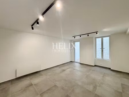 local commercial avec une terrasse dans le centre de saint germain en laye 1 pièce(s) 20.9