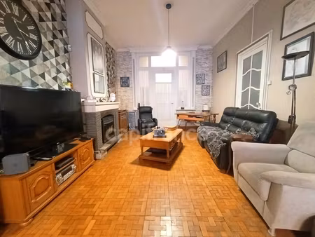 spacieuse maison bourgeoise de 280 m² – habitez et générez un revenu locatif avec 50 m² en