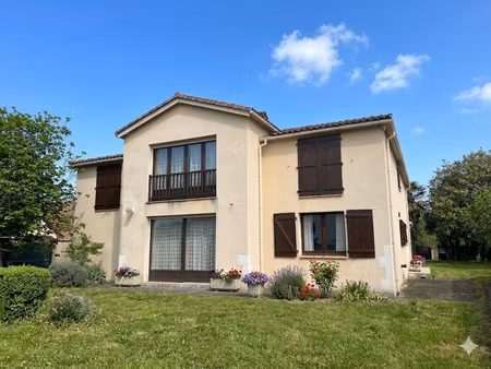 maison 9 pièces 370m2