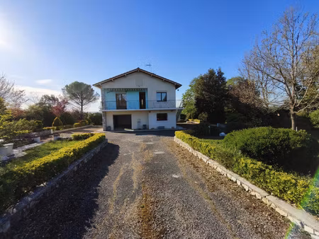 maison t4 de 96 m2 avec double garage sur un terrain plat de