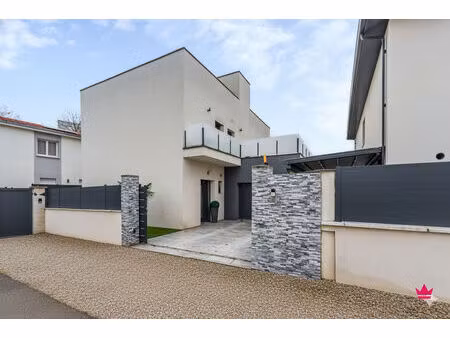 meyzieu : maison de 5 pièces (134 m²) à vendre