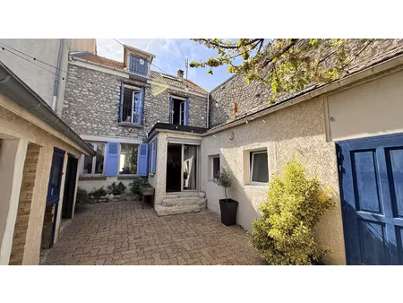 thiverval-grignon  charmante maison ancienne coup de coeur