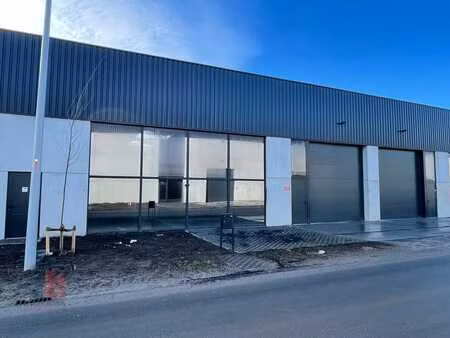magazijn van 549 m² te koop in oostkamp