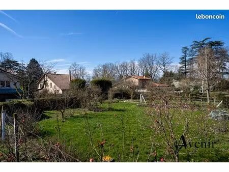 terrain 1510 m² ecully