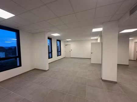 location bureaux 153 m²