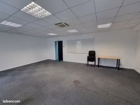 bureaux 37m²  lumineux  idéalement situé avec places de parking - parc du chêne