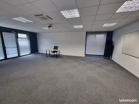 bureaux 56m²  lumineux  spacieux  idéalement situé avec places de parking - parc du chêne