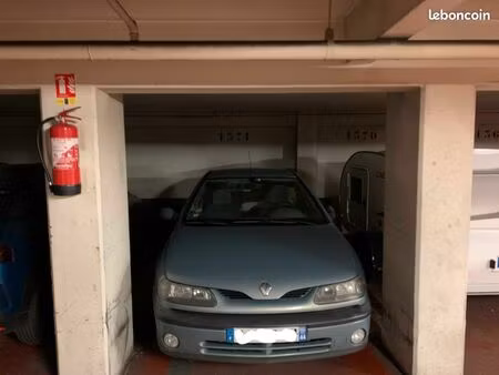 place de parking sécurisée couverte – paris 10e – ascenseur – accès facile