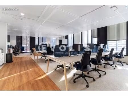bureau 210 m²